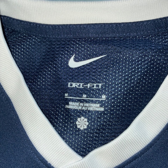 Nike Dry Fit Tee women’s medium - Picture 2 of 3